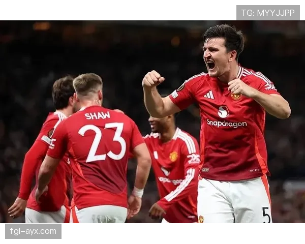 马奎尔带动曼联防线稳健发挥，球队状态回升备受瞩目