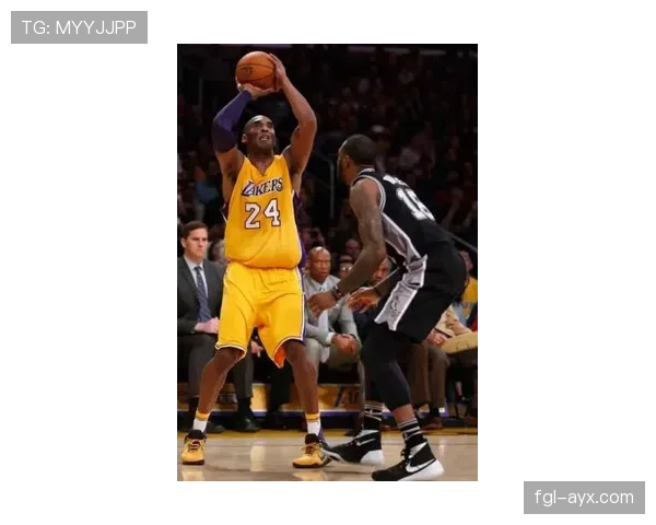 帕克无球穿插改变防守布局，主导马刺进攻节奏